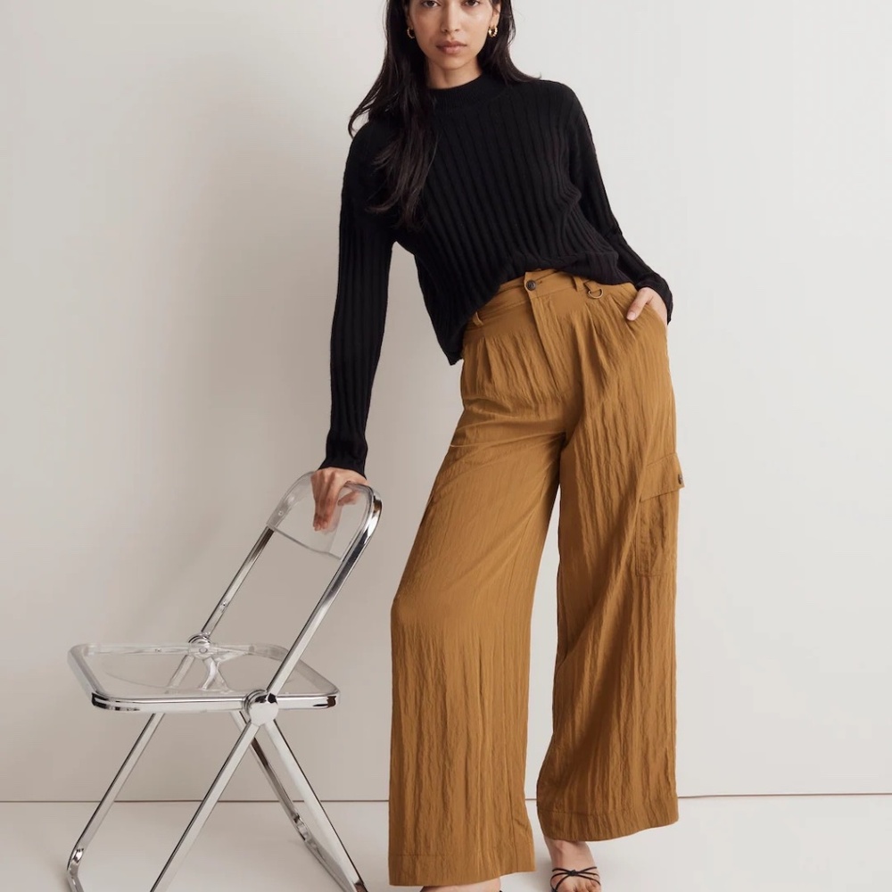 Wide-Leg Cargo Pants in Mustard